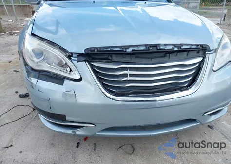 2013 Chrysler 200 Touring z USA, uszkodzony, nr VIN 1C3CCBBB1DN513110